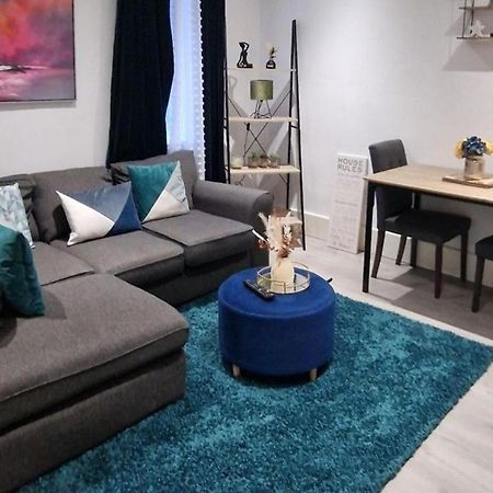 Strood Home-Sleeps 6-Great For Groups & Families Ρότσεστερ Εξωτερικό φωτογραφία