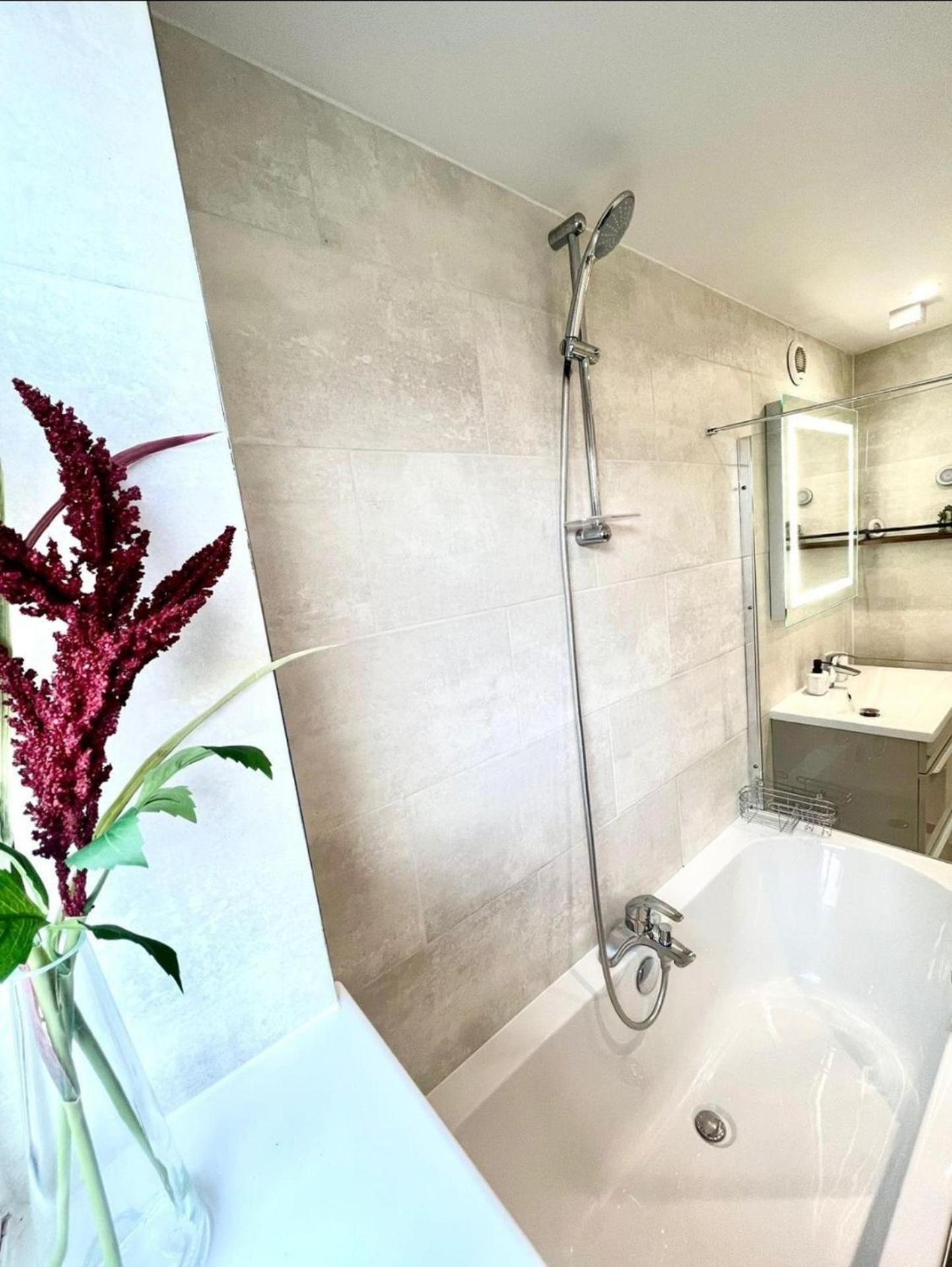Strood Home-Sleeps 6-Great For Groups & Families Ρότσεστερ Εξωτερικό φωτογραφία