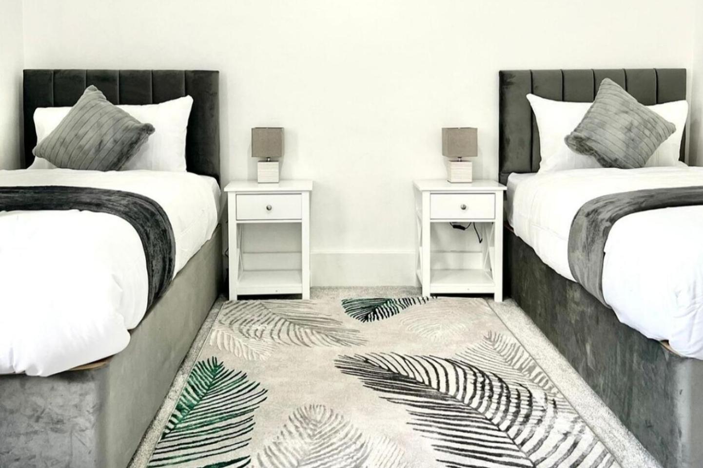 Strood Home-Sleeps 6-Great For Groups & Families Ρότσεστερ Εξωτερικό φωτογραφία