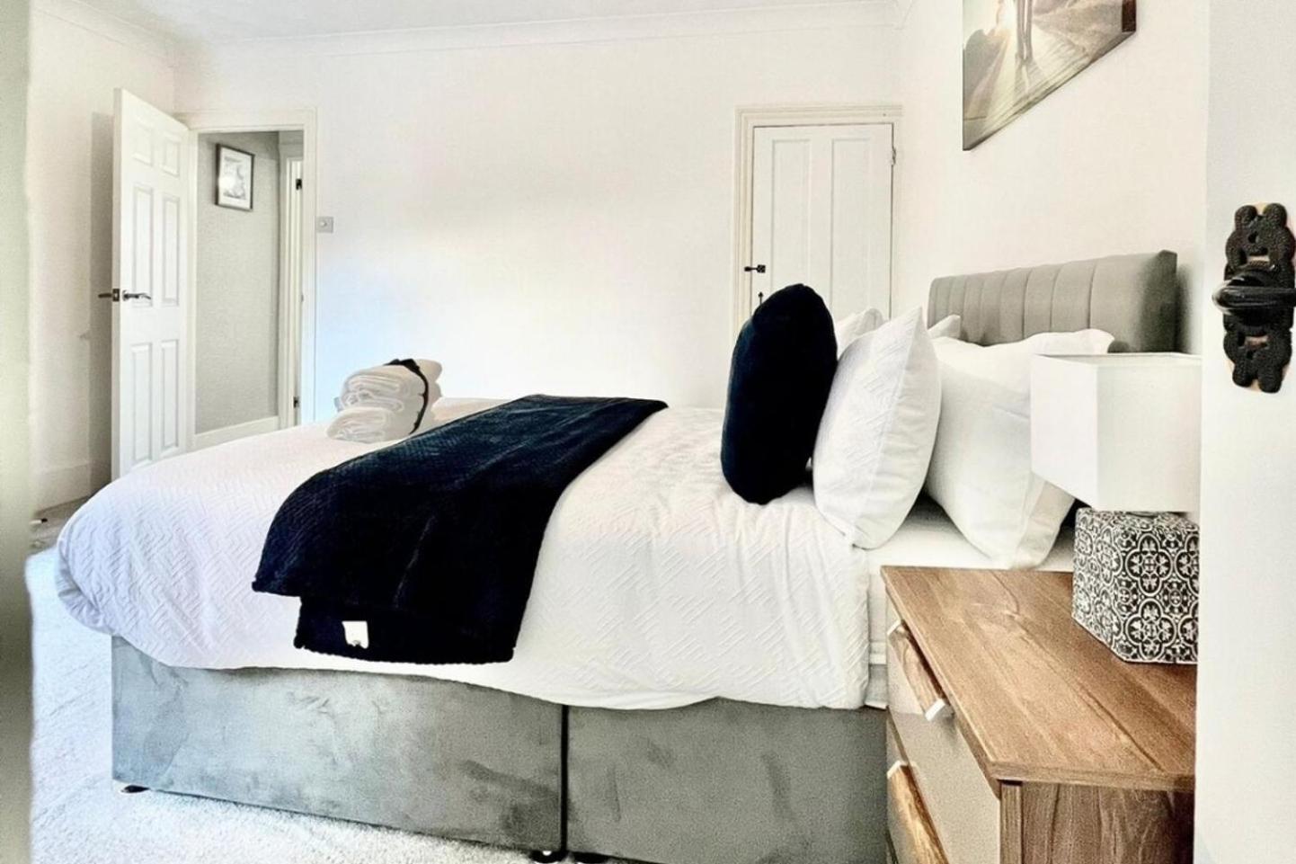 Strood Home-Sleeps 6-Great For Groups & Families Ρότσεστερ Εξωτερικό φωτογραφία